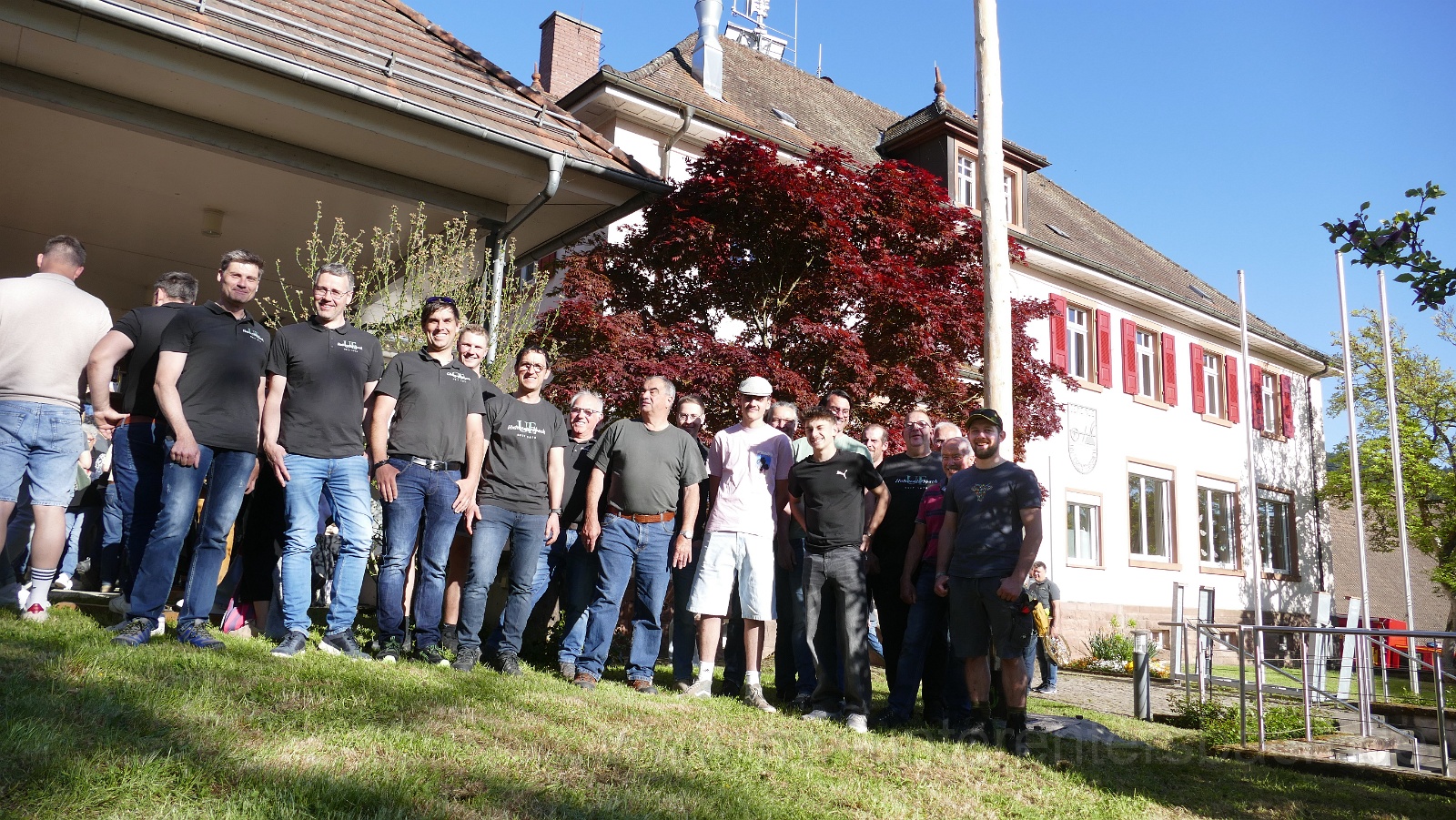 2026-04 Maibaum stellen Unterentersbach (14).JPG - 2026-04 Die Maibaumsteller